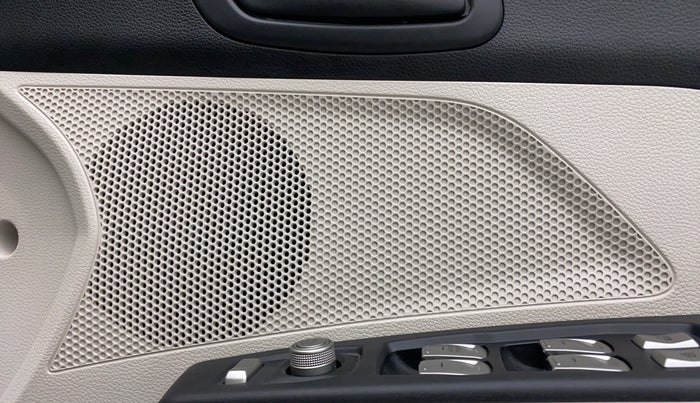 2021 Mahindra XUV300 1.2 W6 MT, Petrol, Manual, 9,814 km, Speaker