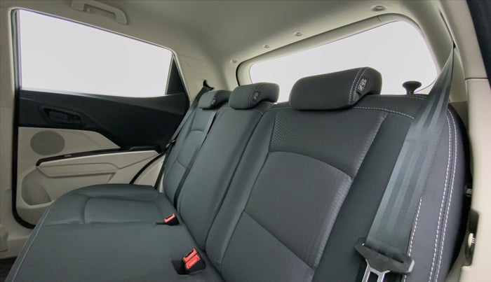 2021 Mahindra XUV300 1.2 W6 MT, Petrol, Manual, 9,814 km, Right Side Rear Door Cabin