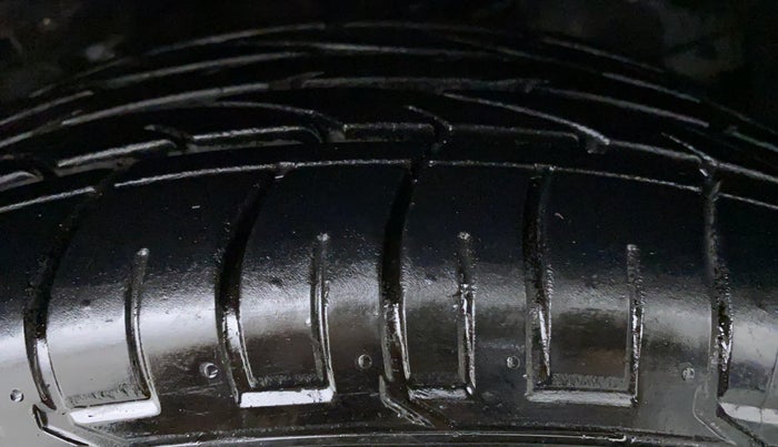 2021 Mahindra XUV300 1.2 W6 MT, Petrol, Manual, 9,814 km, Left Rear Tyre Tread