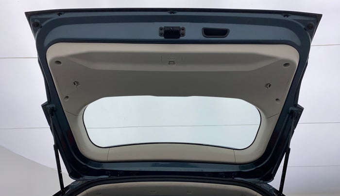 2021 Mahindra XUV300 1.2 W6 MT, Petrol, Manual, 9,814 km, Boot Door Open