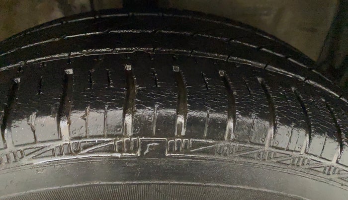 2011 Toyota Etios G, Petrol, Manual, 88,605 km, Right Front Tyre Tread