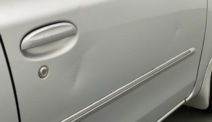 2011 Toyota Etios G, Petrol, Manual, 88,605 km, Driver-side door - Slightly dented
