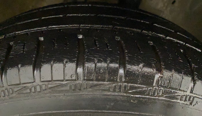 2011 Toyota Etios G, Petrol, Manual, 88,605 km, Right Rear Tyre Tread
