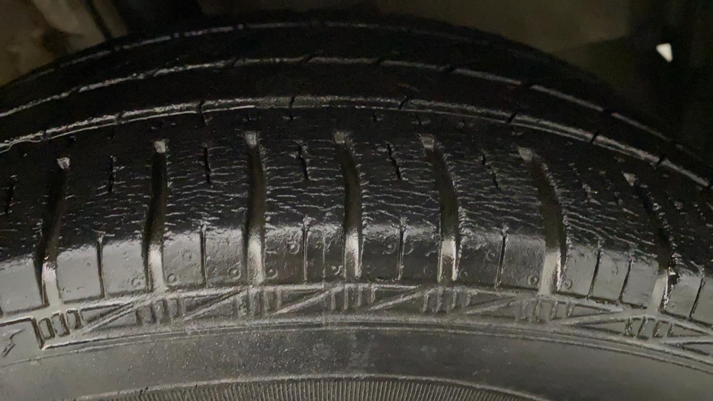 2011 Toyota Etios G, Petrol, Manual, 88,605 km, Left Front Tyre Tread