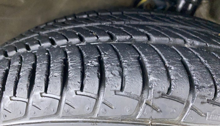 2016 Maruti Celerio ZXI OPT AMT, Petrol, Automatic, 29,095 km, Right Front Tyre Tread