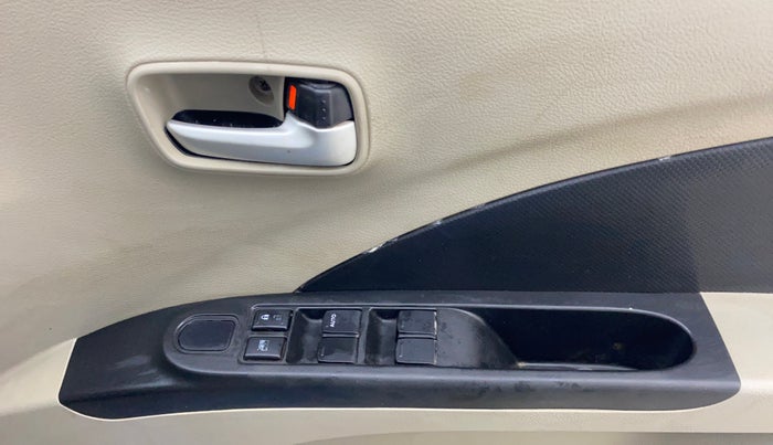 2017 Maruti Celerio VXI (O), Petrol, Manual, 76,404 km, Driver Side Door Panels Control