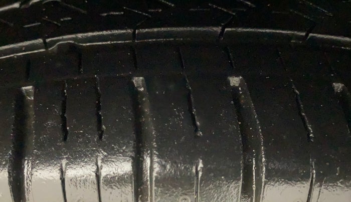2017 Maruti Celerio VXI (O), Petrol, Manual, 76,404 km, Right Front Tyre Tread