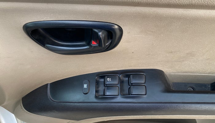 2014 Hyundai i10 MAGNA 1.1, Petrol, Manual, 76,750 km, Driver Side Door Panels Control