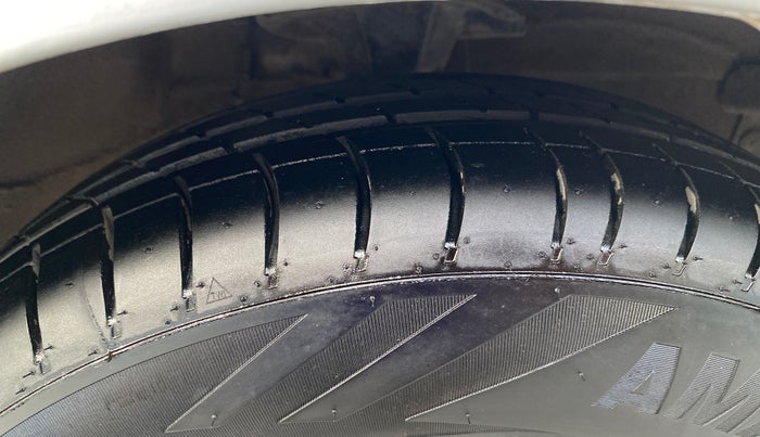 2014 Hyundai i10 MAGNA 1.1, Petrol, Manual, 76,750 km, Right Front Tyre Tread