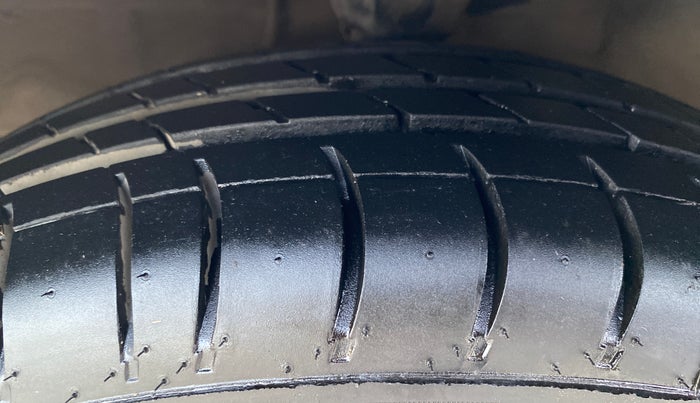 2014 Hyundai i10 MAGNA 1.1, Petrol, Manual, 76,750 km, Left Front Tyre Tread