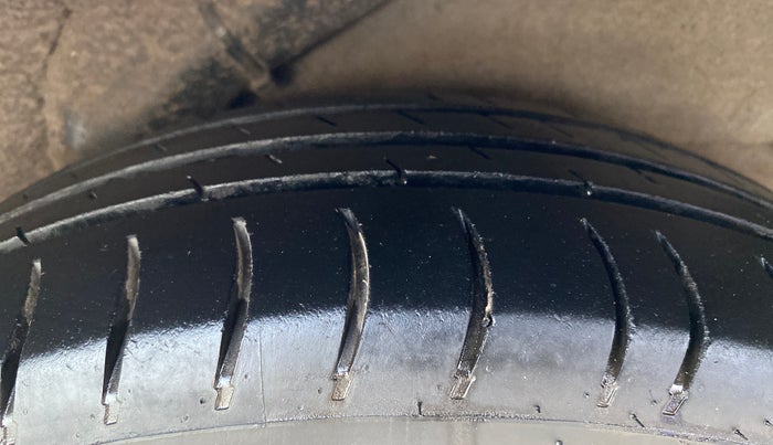 2014 Hyundai i10 MAGNA 1.1, Petrol, Manual, 76,750 km, Left Rear Tyre Tread