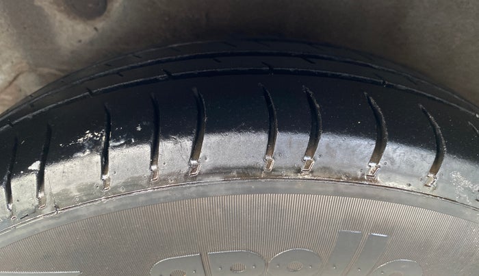 2014 Hyundai i10 MAGNA 1.1, Petrol, Manual, 76,750 km, Right Rear Tyre Tread