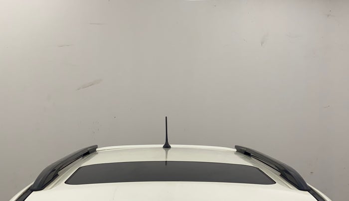 2021 Mahindra XUV300 W8 (O) 1.2 PETROL, Petrol, Manual, 1,22,446 km, Moonroof/ Sunroof