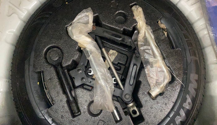 2021 Mahindra XUV300 W8 (O) 1.2 PETROL, Petrol, Manual, 1,22,446 km, Spare Tyre