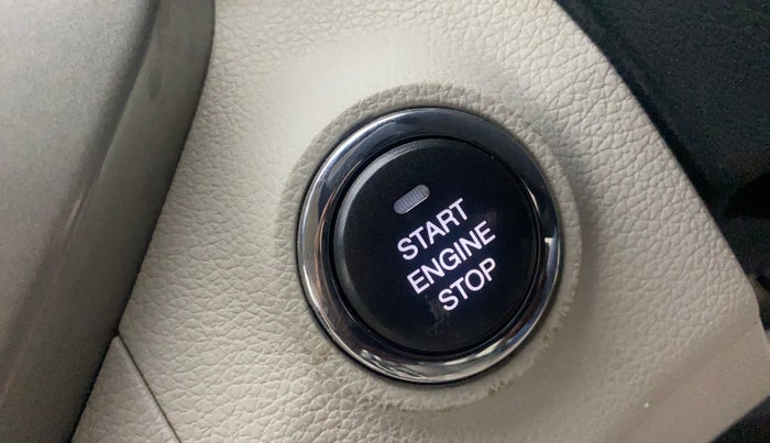 2021 Mahindra XUV300 W8 (O) 1.2 PETROL, Petrol, Manual, 1,22,446 km, Keyless Start/ Stop Button