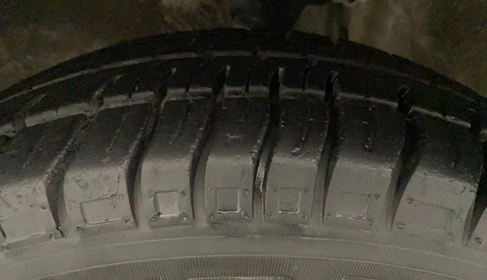 2014 Maruti Alto 800 LXI, Petrol, Manual, 40,797 km, Left Front Tyre Tread