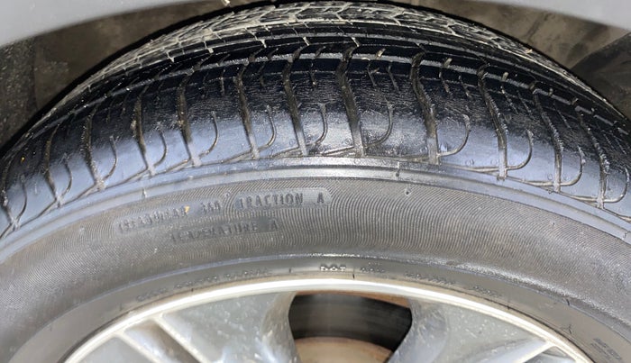 2016 Hyundai Creta SX PLUS  ANNIVERSARY EDITION 1.6 PETROL, Petrol, Manual, 74,626 km, Right Front Tyre Tread