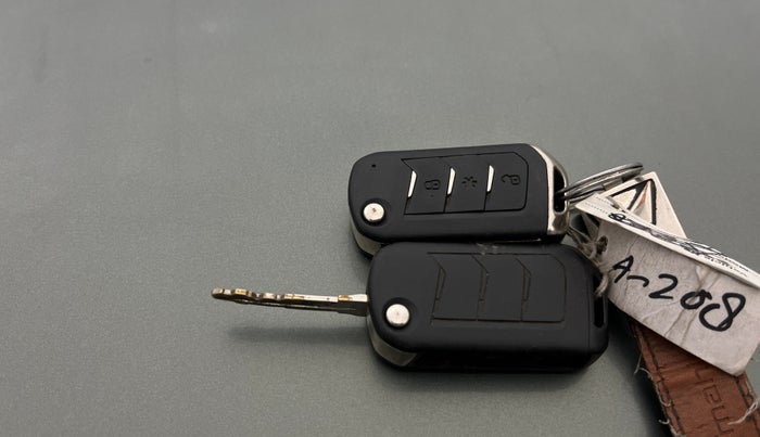 2023 Mahindra BOLERO NEO N 8, Diesel, Manual, 47,685 km, Key Close Up