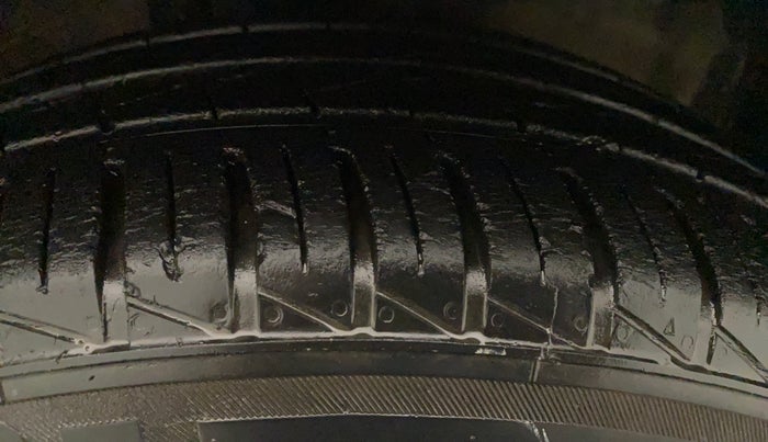 2014 Maruti Celerio VXI CNG, CNG, Manual, 74,958 km, Right Front Tyre Tread