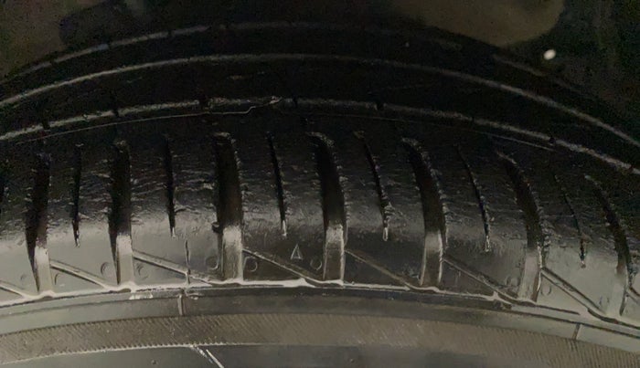 2014 Maruti Celerio VXI CNG, CNG, Manual, 74,958 km, Left Front Tyre Tread