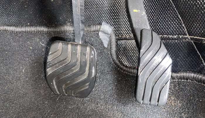 2020 Renault TRIBER RXZ AMT, Petrol, Automatic, 32,819 km, Pedals