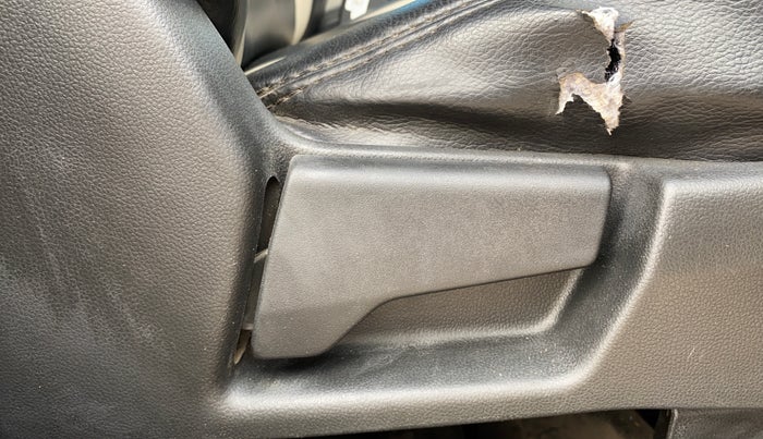 2020 Renault TRIBER RXZ AMT, Petrol, Automatic, 32,819 km, Driver Side Adjustment Panel