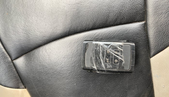 2020 Renault TRIBER RXZ AMT, Petrol, Automatic, 32,819 km, Key Close Up