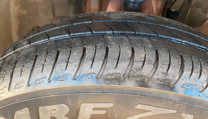 2020 Renault TRIBER RXZ AMT, Petrol, Automatic, 32,819 km, Left Front Tyre Tread