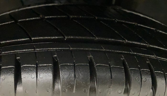 2020 Renault Kwid CLIMBER 1.0 AMT (O), Petrol, Automatic, 13,991 km, Left Front Tyre Tread