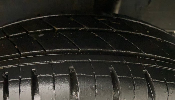 2020 Renault Kwid CLIMBER 1.0 AMT (O), Petrol, Automatic, 13,991 km, Left Rear Tyre Tread