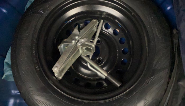 2020 Renault Kwid CLIMBER 1.0 AMT (O), Petrol, Automatic, 13,991 km, Spare Tyre