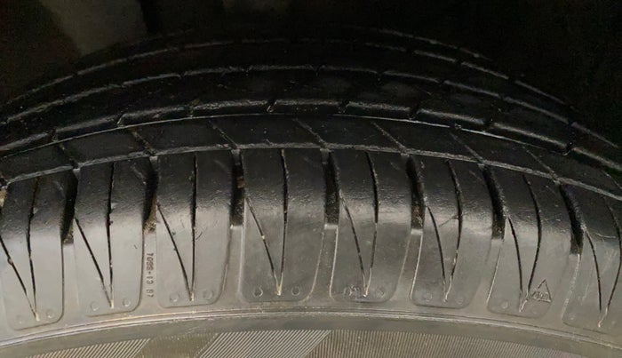 2021 KIA SONET HTX 1.0 IMT, Petrol, Manual, 9,222 km, Left Front Tyre Tread