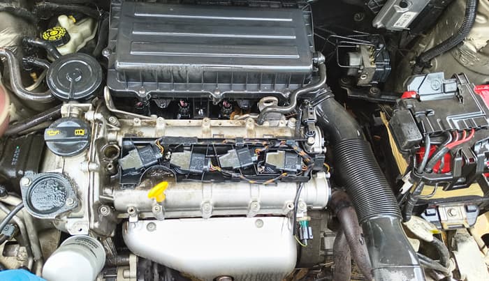 2014 Volkswagen Vento HIGHLINE 1.6 MPI, Petrol, Manual, 91,016 km, Engine View