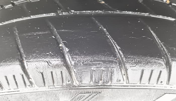 2014 Volkswagen Vento HIGHLINE 1.6 MPI, Petrol, Manual, 91,016 km, Left Front Tyre Tread