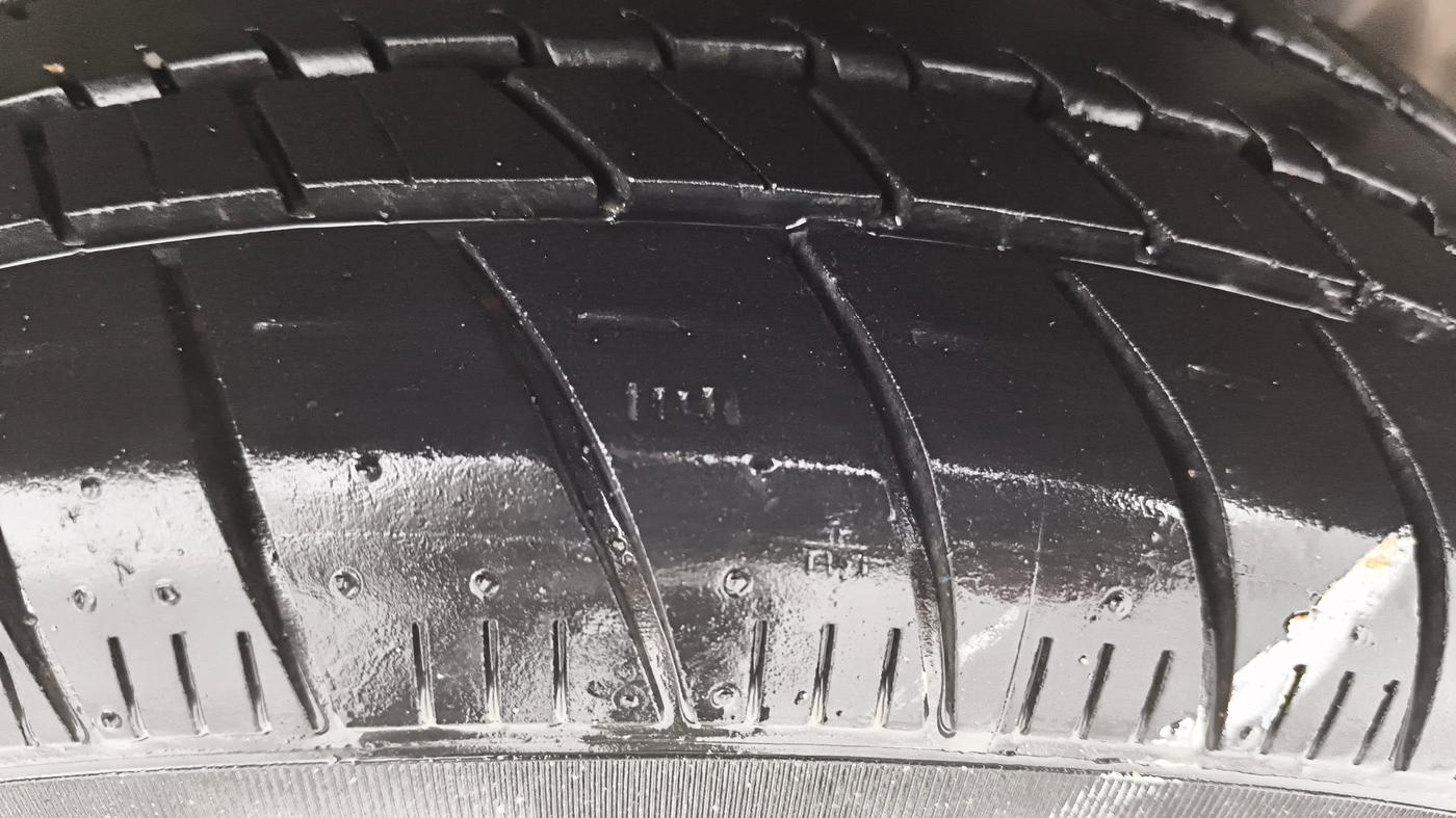 2014 Volkswagen Vento HIGHLINE 1.6 MPI, Petrol, Manual, 91,016 km, Left Rear Tyre Tread