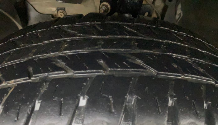 2015 Renault Duster 85 PS RXL DIESEL, Diesel, Manual, 1,46,319 km, Left Front Tyre Tread