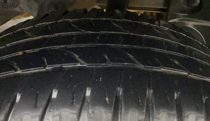 2015 Renault Duster 85 PS RXL DIESEL, Diesel, Manual, 1,46,319 km, Left Rear Tyre Tread