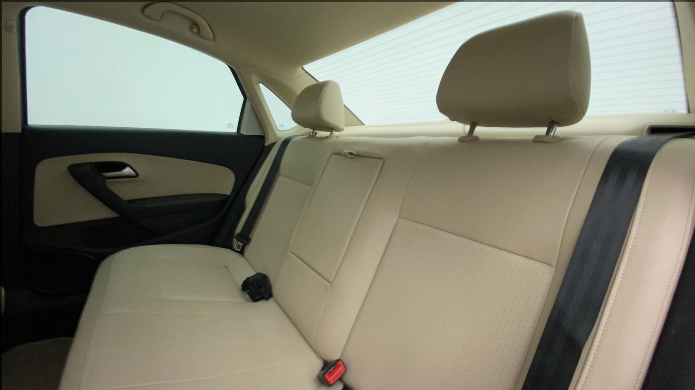 2022 Volkswagen Vento HIGHLINE PLUS 1.0L TSI AT, Petrol, Automatic, 28,387 km, Right Side Rear Door Cabin