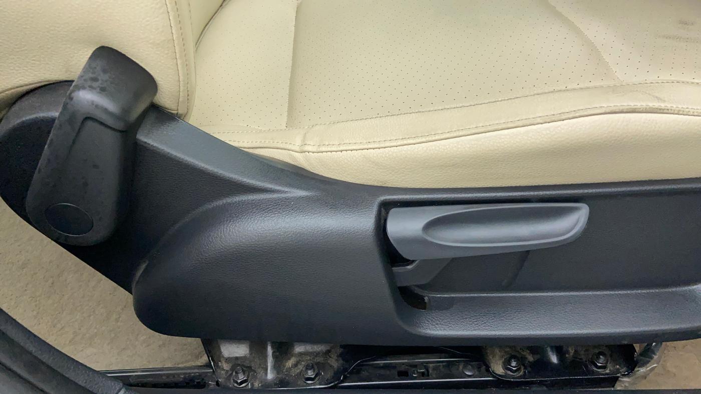 2022 Volkswagen Vento HIGHLINE PLUS 1.0L TSI AT, Petrol, Automatic, 28,387 km, Driver Side Adjustment Panel