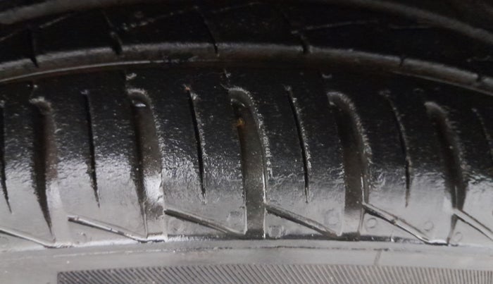 2018 Hyundai NEW SANTRO MAGNA AMT, Petrol, Automatic, 20,091 km, Left Front Tyre Tread