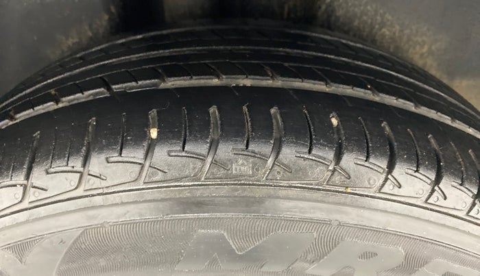 2013 Volkswagen Vento HIGHLINE DIESEL, Diesel, Manual, 97,053 km, Right Rear Tyre Tread
