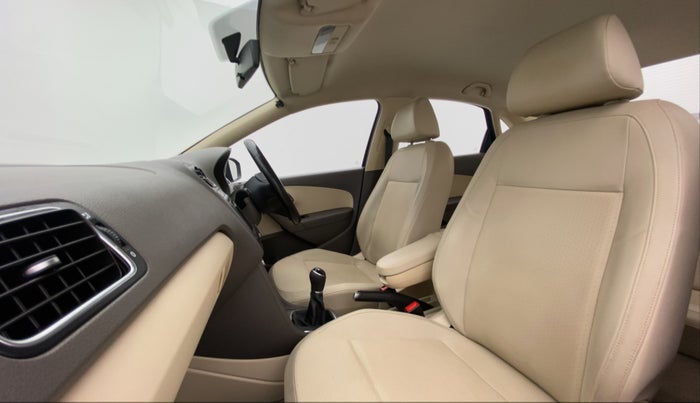 2013 Volkswagen Vento HIGHLINE DIESEL, Diesel, Manual, 97,053 km, Right Side Front Door Cabin