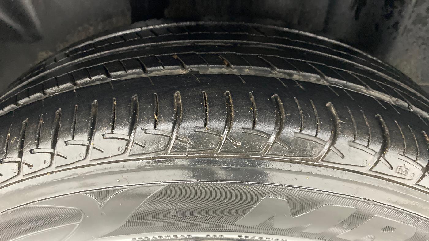 2013 Volkswagen Vento HIGHLINE DIESEL, Diesel, Manual, 97,053 km, Left Rear Tyre Tread