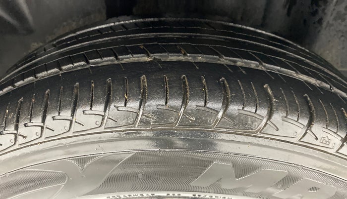 2013 Volkswagen Vento HIGHLINE DIESEL, Diesel, Manual, 97,053 km, Left Rear Tyre Tread
