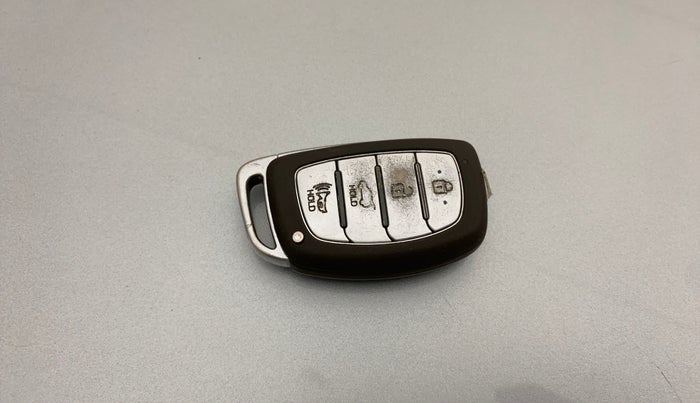 2019 Hyundai VENUE SX 1.0 (O) TURBO, Petrol, Manual, 1,20,117 km, Key Close Up