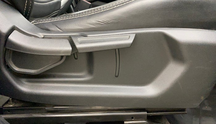 2019 Hyundai VENUE SX 1.0 (O) TURBO, Petrol, Manual, 1,20,117 km, Driver Side Adjustment Panel