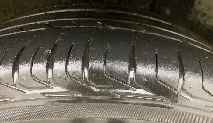 2019 Hyundai VENUE SX 1.0 (O) TURBO, Petrol, Manual, 1,20,117 km, Right Front Tyre Tread