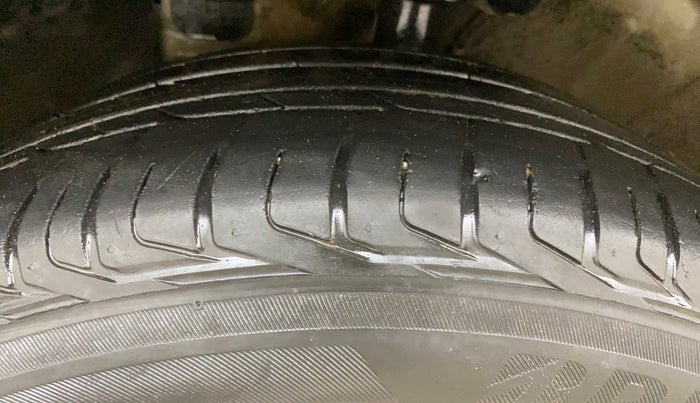 2019 Hyundai VENUE SX 1.0 (O) TURBO, Petrol, Manual, 1,20,117 km, Left Front Tyre Tread