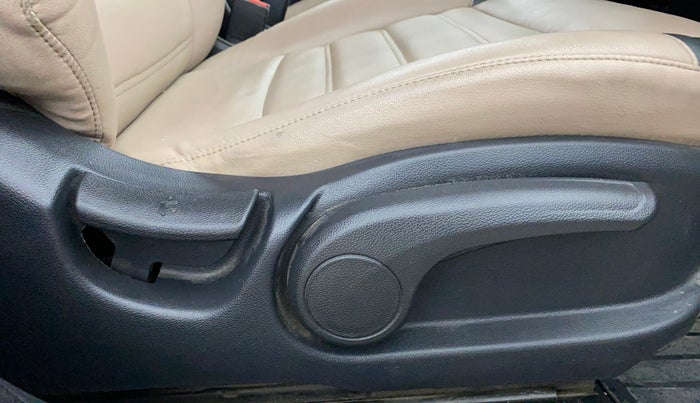 2016 Hyundai Elite i20 ASTA 1.2, Petrol, Manual, 68,207 km, Driver Side Adjustment Panel