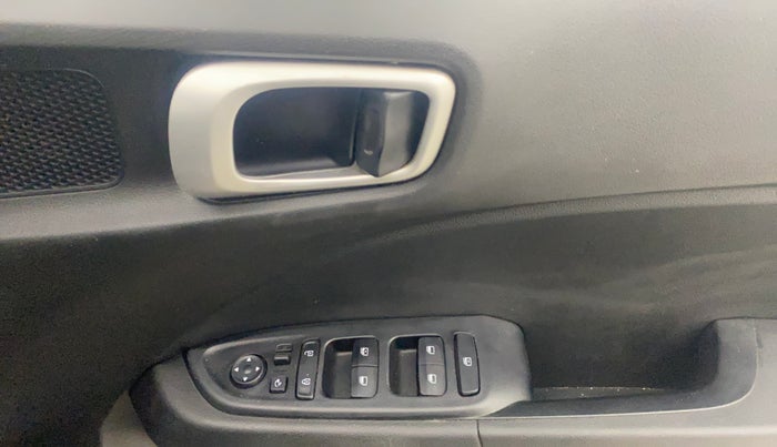 2022 Hyundai VENUE SX 1.0 TURBO IMT, Petrol, Manual, 36,408 km, Driver Side Door Panels Control